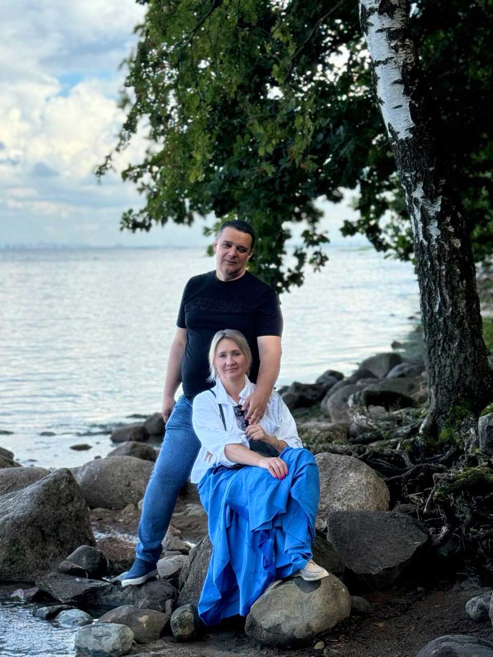 С семьей 2